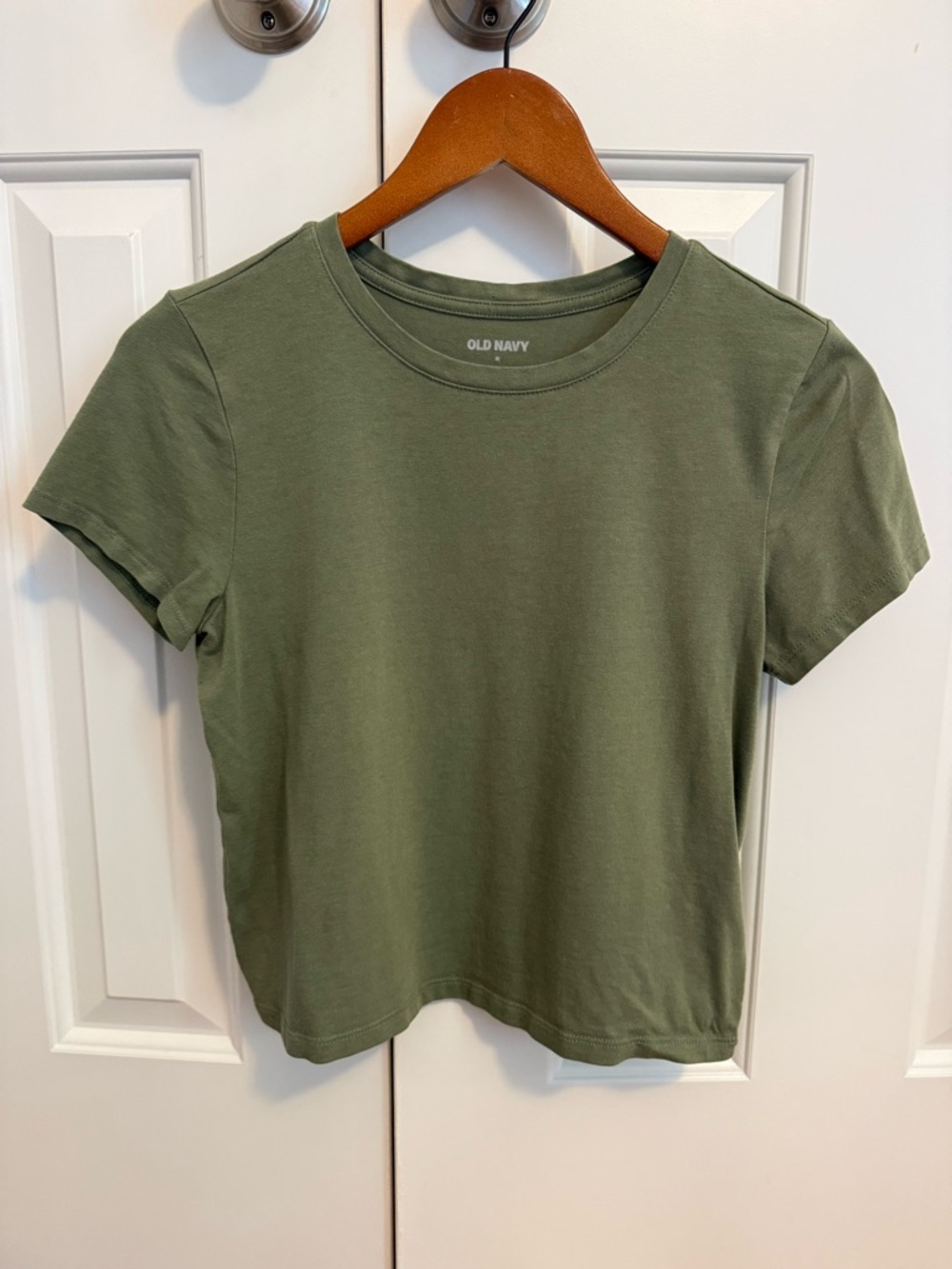 Old Navy Women's Olive Green Crewneck Cropped Tee Shirt Size Medium
